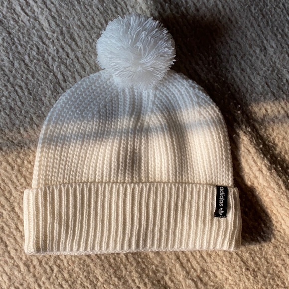 Adidas Beanie Hat W Puff Ball 